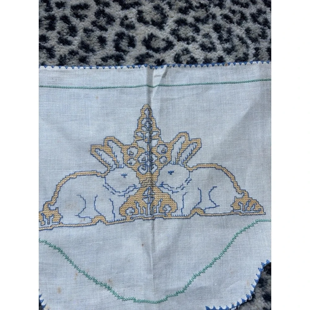 Embroidered Dresser Set 3 Pc Blue Gold Linen Scalloped Vanity Set‎ Bunny VTG